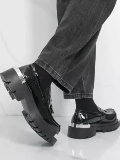 Mocassins noirs pour hommes bout rond détails métalliques chaussures à enfiler