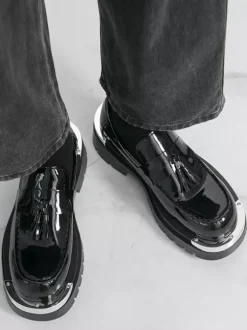 Mocassins noirs pour hommes bout rond détails métalliques chaussures à enfiler