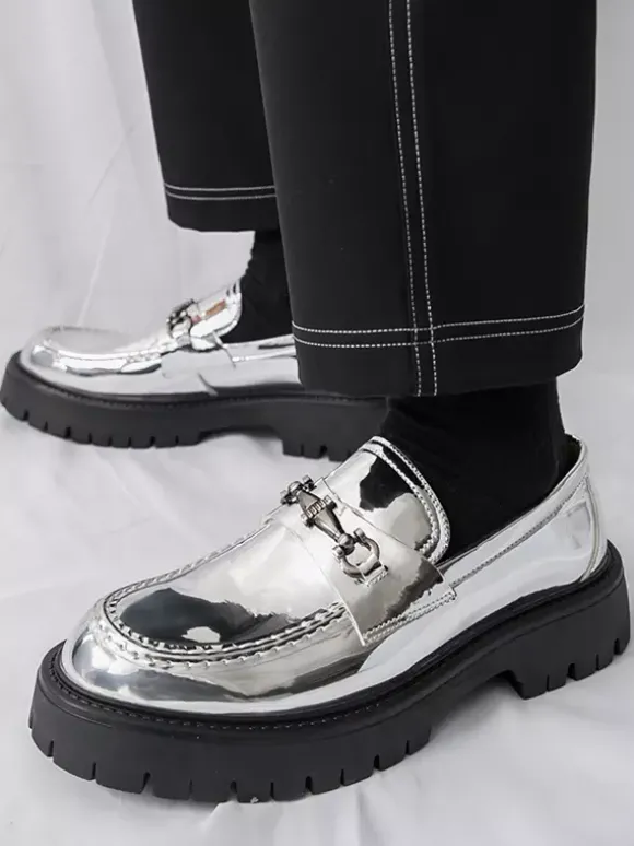 Mocassins dorés pour hommes bout rond détails métalliques chaussures habillées à enfiler
