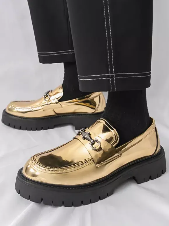 Mocassins dorés pour hommes bout rond détails métalliques chaussures habillées à enfiler