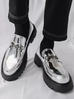 Mocassins dorés pour hommes bout rond détails métalliques chaussures habillées à enfiler