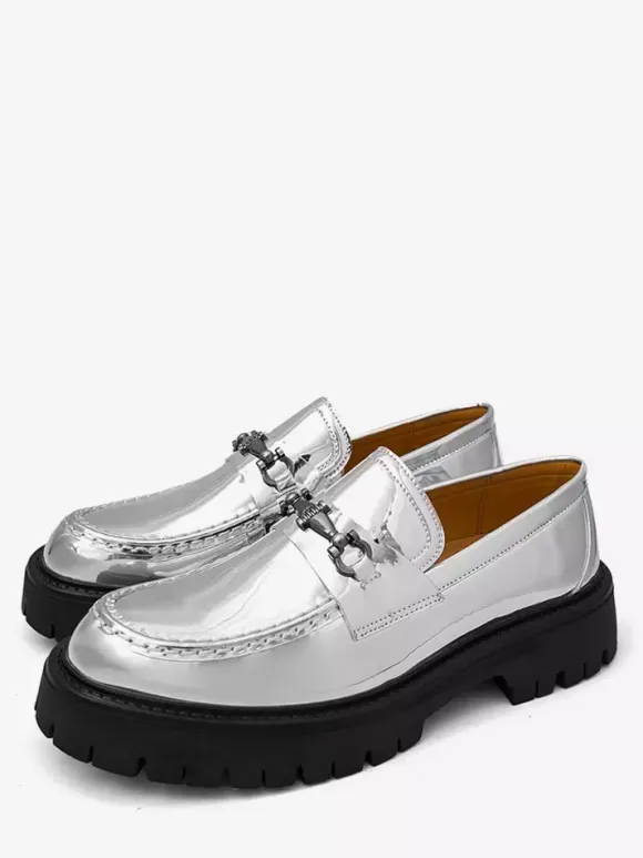 Mocassins dorés pour hommes bout rond détails métalliques chaussures habillées à enfiler