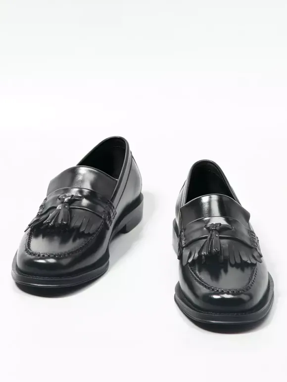 Mocassins noirs à bout rond pour hommes à enfiler avec pompons