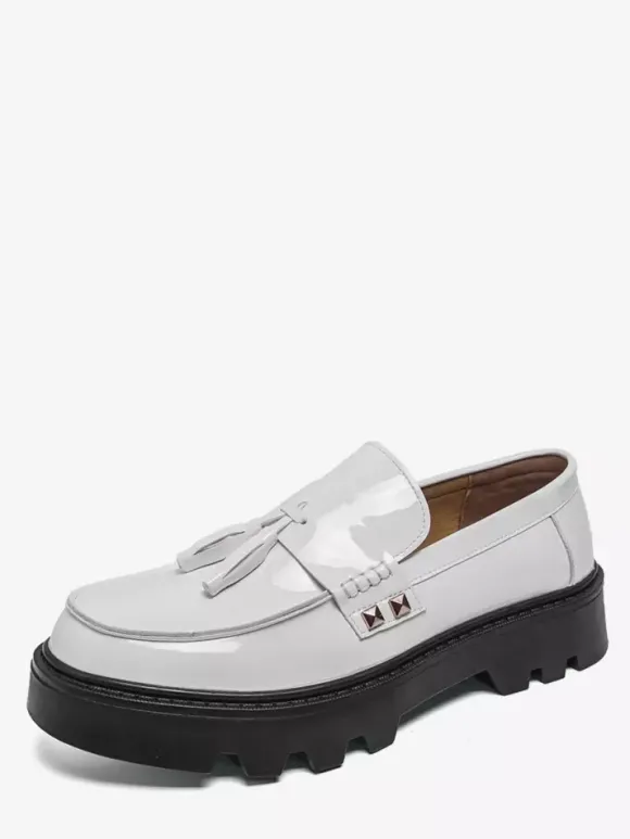Mocassins noirs pour hommes bout rond à enfiler avec pompons