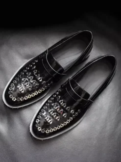 Mocassins à rivets pour hommes en cuir de vache avec détails métalliques