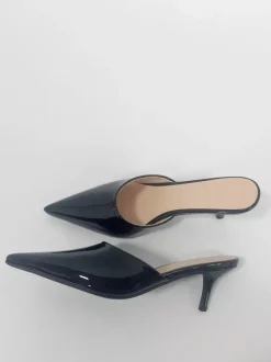 Mules à talons hauts Escarpins noirs à bout pointu et à talons aiguilles