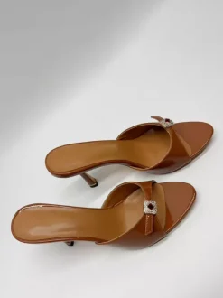 Mules à talons hauts marron à bout ouvert et sandales à talons hauts dos nu avec strass