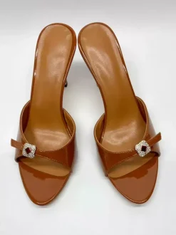 Mules à talons hauts marron à bout ouvert et sandales à talons hauts dos nu avec strass