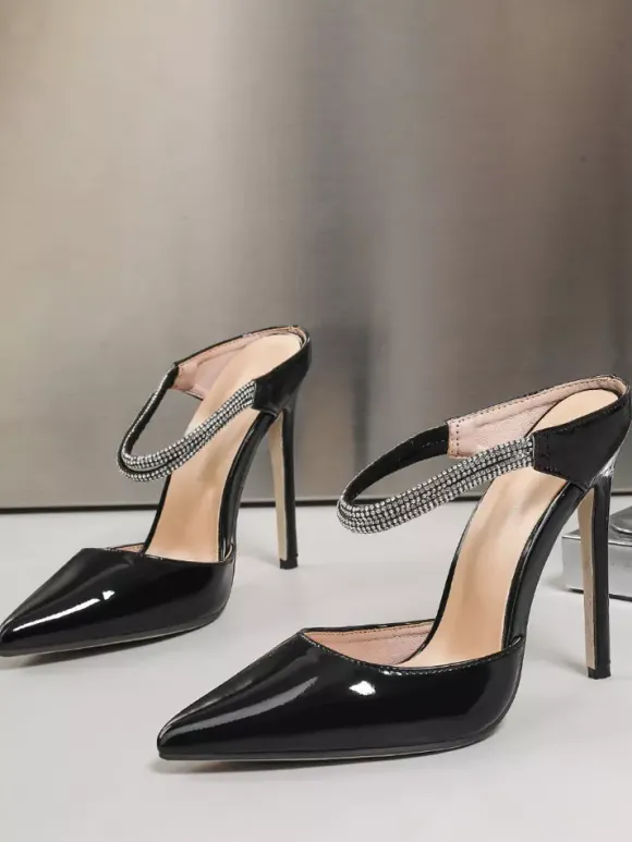 Mules nude à talons aiguilles bout pointu et strass.