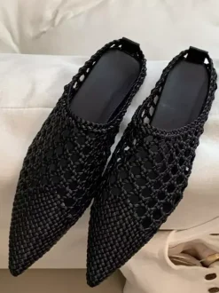 Mules blanches à bout pointu et dos nu ajouré