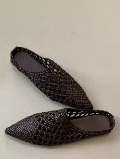 Mules blanches à bout pointu et dos nu ajouré