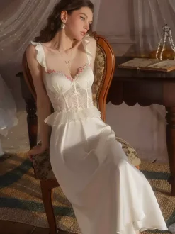 Nuisette longue de mariée en dentelle abricot dos nu bretelles à volants tulle chic satin style corset