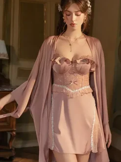 Nuisette sexy en satin rose poudré dentelle et tulle dos nu style babydoll.