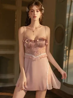 Nuisette sexy en satin rose poudré dentelle et tulle dos nu style babydoll.