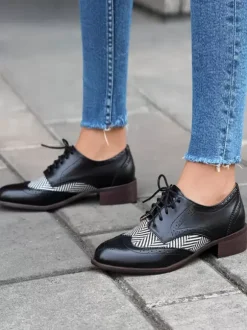 Oxfords en cuir PU à bout rond et talon chiot pour femmes chaussures vintage à lacet