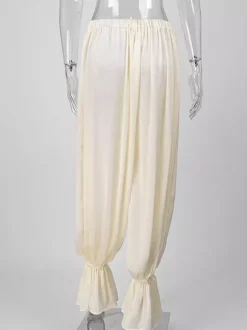 Pantalon harem fluide et drapé à taille haute élastique et ourlet à volants jambes larges.