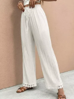 Pantalon large à ourlet en dentelle blanche et cordon de serrage coupe ample et décontractée idéal pour l'été.