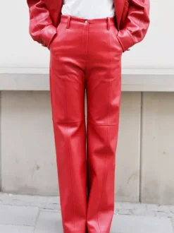 Pantalon rouge en similicuir PU taille naturelle coupe droite chic