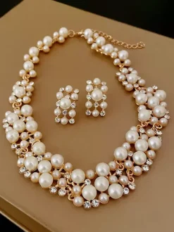 Parure de collier et boucles d'oreilles vintage en perles et strass idéale pour une robe vintage.