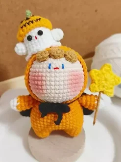 Peluches tricotées à la main pour Halloween poupées elfes sorcières et citrouilles