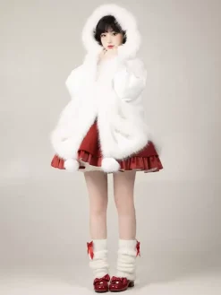 Poncho gothique Lolita en polyester blanc avec pompons pour l'automne