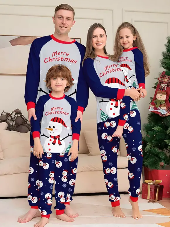 Pyjamas de Noël bleu marine à motif bonhomme de neige et bordure rouge collection 2026