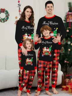 Pyjamas de Noël familiaux à carreaux noirs et rouges motif voiture et bonhomme de neige collection 2026