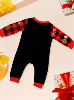 Pyjamas de Noël familiaux à carreaux noirs et rouges motif voiture et bonhomme de neige collection 2026