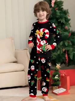 Pyjamas de Noël noirs et rouges pour toute la famille imprimé canne de Noël et Père Noël collection 2026