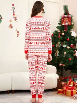 Pyjamas de Noël familiaux classiques à imprimé rennes rouges et blancs collection 2026