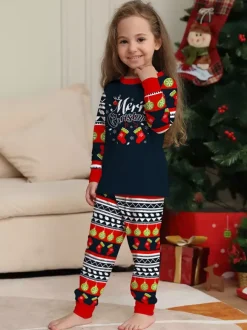 Pyjamas de Noël familiaux à motifs Fair Isle bleu marine rouge et vert collection 2026