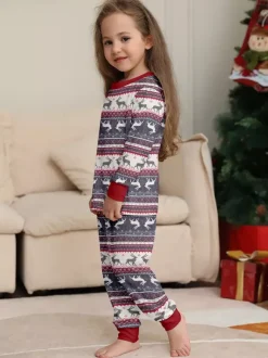 Pyjamas de Noël familiaux à motif Fair Isle de rennes gris avec bordure rouge 2026