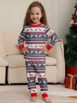 Pyjamas de Noël familiaux à motif Fair Isle de rennes gris avec bordure rouge 2026