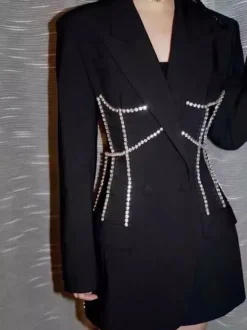 Robe blazer courte pour femme avec revers cranté strass et chaîne découpée