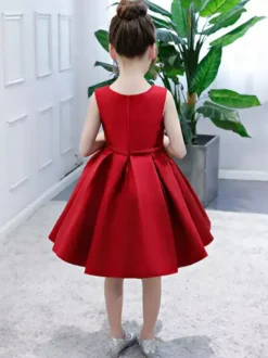 Robe cortège enfant col rond longueur au genou jupe plissée en satin Robe fille de fleur