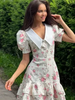 Robe courte à imprimé floral manches bouffantes col Claudine et lacets dans le dos été 2026