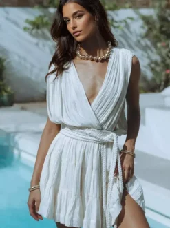 Robe courte décolletée en V pour femme - Robe grecque bohème plissée sans manches à volants avec ceinture en corde - Collection été 2026
