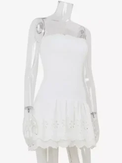 Robe courte en dentelle ajourée pour femme - Robe bustier blanche à volants et smocks - Idéale pour les vacances d'été à la plage 2026