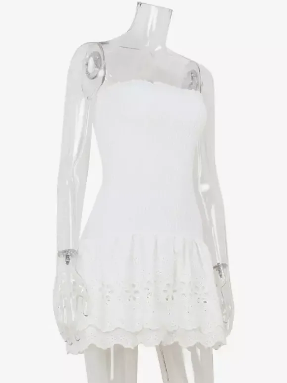 Robe courte en dentelle ajourée pour femme - Robe bustier blanche à volants et smocks - Idéale pour les vacances d'été à la plage 2026