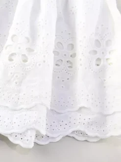 Robe courte en dentelle ajourée pour femme - Robe bustier blanche à volants et smocks - Idéale pour les vacances d'été à la plage 2026