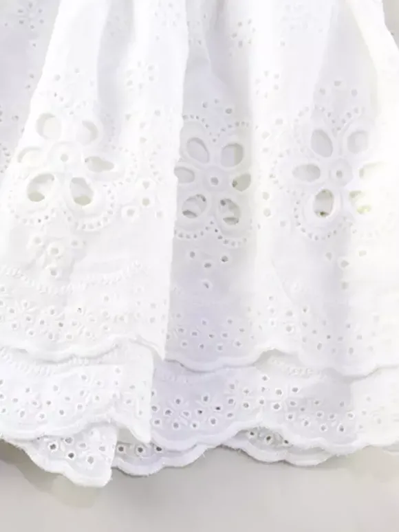 Robe courte en dentelle ajourée pour femme - Robe bustier blanche à volants et smocks - Idéale pour les vacances d'été à la plage 2026