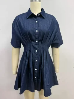 Robe courte en jean à manches courtes pour femme - Robe chemise en jean bleu foncé plissée à taille boutonnée - Idéale pour une soirée décontractée d'été 2026