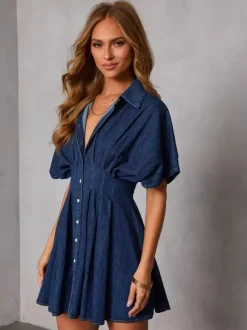 Robe courte en jean à manches courtes pour femme - Robe chemise en jean bleu foncé plissée à taille boutonnée - Idéale pour une soirée décontractée d'été 2026