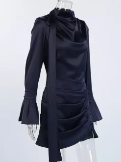 Robe courte en satin bleu marine pour femme - Élégante robe à col montant froncé et manches évasées - Idéale pour un cocktail de printemps 2026