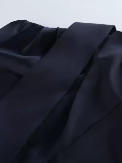Robe courte en satin bleu marine pour femme - Élégante robe à col montant froncé et manches évasées - Idéale pour un cocktail de printemps 2026