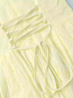 Robe courte jaune à 艙illets col en V et manches bouffantes été 2026