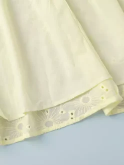Robe courte jaune à 艙illets col en V et manches bouffantes été 2026