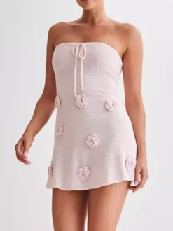 Robe courte moulante rose à col halter en maille pour femme - Motif floral 3D rose - Idéale pour une fête d'été à la plage 2026