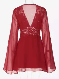 Robe courte patchwork en dentelle pour femme - Décolleté plongeant en V manches évasées taille empire - Idéale pour une soirée romantique à la plage au printemps 2026