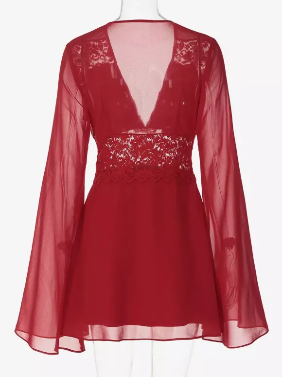 Robe courte patchwork en dentelle pour femme - Décolleté plongeant en V manches évasées taille empire - Idéale pour une soirée romantique à la plage au printemps 2026